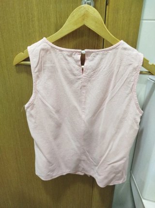 Camisa rosa sin mangas talla XS