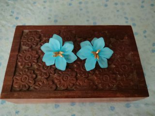Pendientes flor azul Parfois. Sin estrenar
