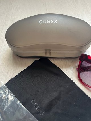 Gafas de sol Guess rojas