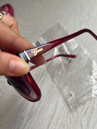 Gafas de sol Guess rojas