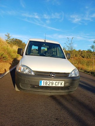 Opel Combo; 160,000 KM; 3,400€