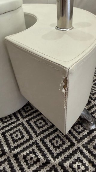 Mesa de centro de diseño con 2 taburetes integrado