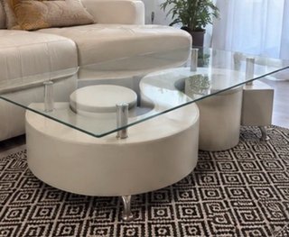 Mesa de centro de diseño con 2 taburetes integrado