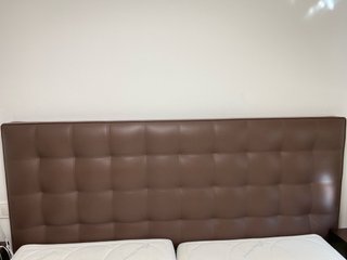 Cabezal de cama de matrimonio en piel