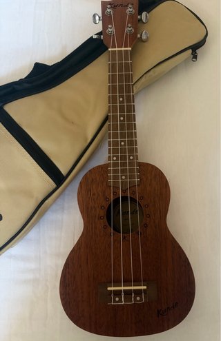 Ukelele Kunde Sun 21 con funda