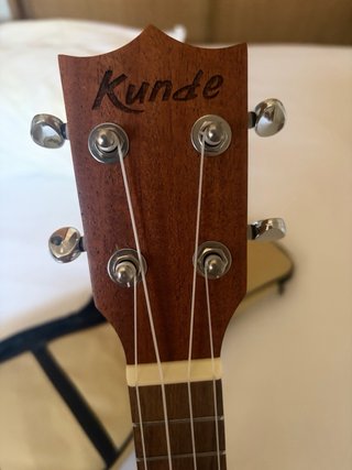 Ukelele Kunde Sun 21 con funda