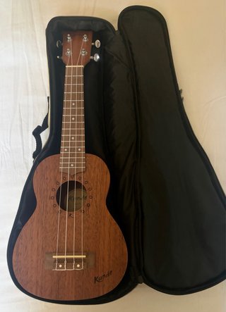 Ukelele Kunde Sun 21 con funda