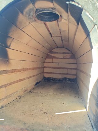 Horno de leña artesanal con ladrillo refractario