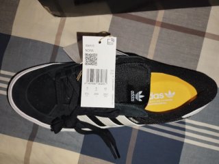 Zapatillas Adidas Nora Skate Negras Blancas