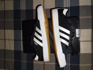 Zapatillas Adidas Nora Skate Negras Blancas