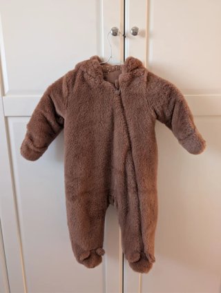 Buzo bebé marrón Primark 9-12 meses