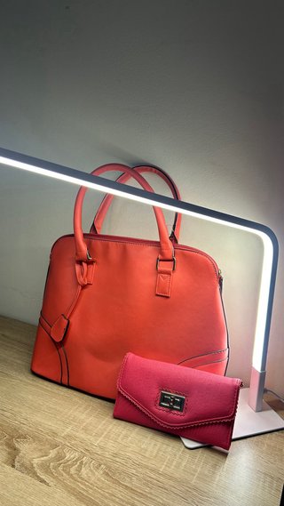 Bolso de mano u hombro rojo