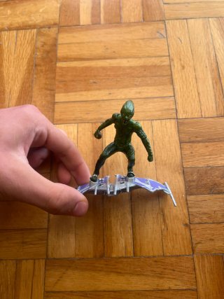 Figura Duende Verde con planeador