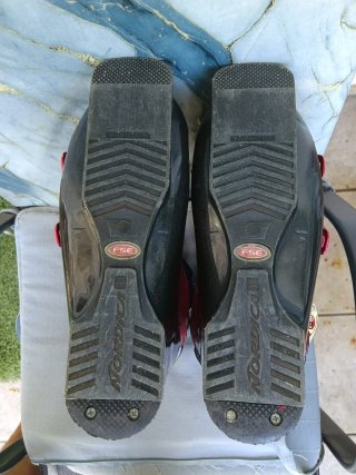 Botas de esquí Nordica rojas, con su bolsa.
