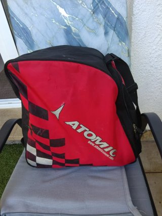 Botas de esquí Nordica rojas, con su bolsa.