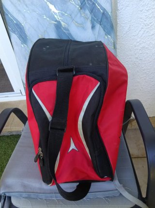 Botas de esquí Nordica rojas, con su bolsa.