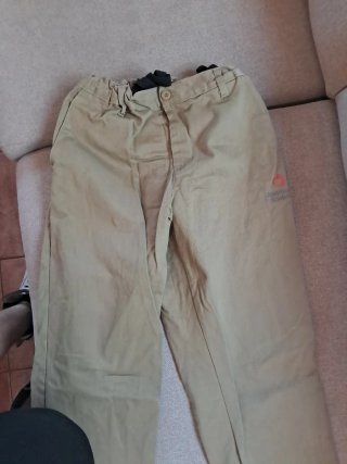 Pantalones beige Agustinos Recoletos