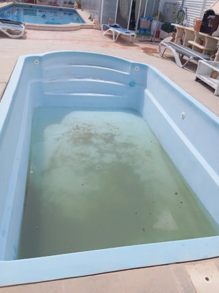 Piscina de poliéster de 6 x 3 metros