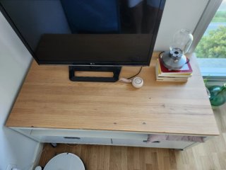 Mueble TV con cajones y ruedas
