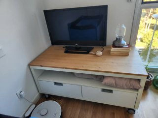 Mueble TV con cajones y ruedas