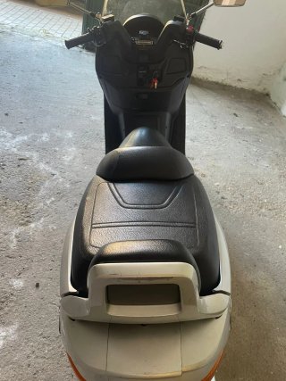 Suzuki Burgman 400 Maxi Scooter