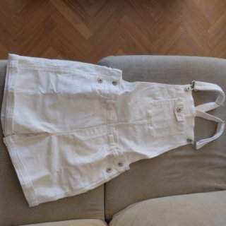 Pantalón corto vaquero blanco con tirantes