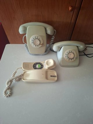 Teléfonos antiguos beige años 60-70.  (25€ unidad)