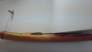 Piragua naranja y amarilla