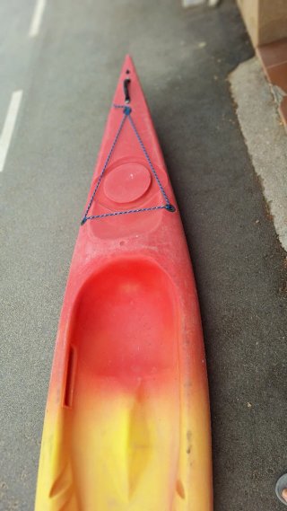 Piragua naranja y amarilla