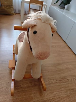 Caballo balancín blanco