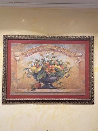 Cuadro bodegón con marco dorado