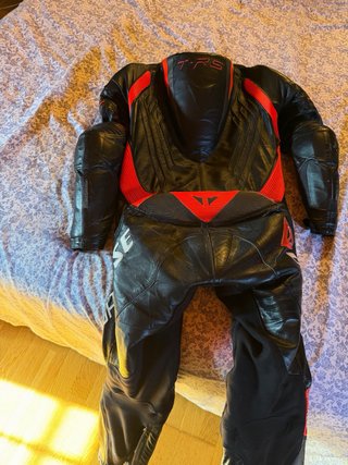 Mono cuero Dainese Talla 44