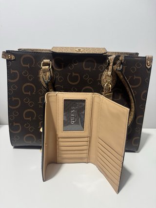 Bolso y Cartera Guess Marrón GG