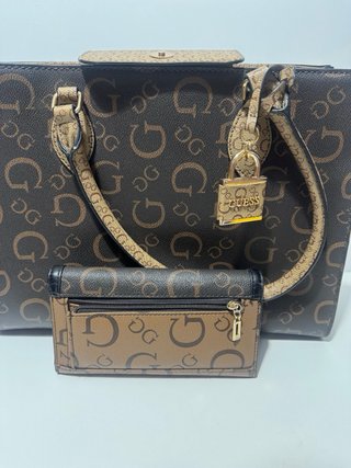 Bolso y Cartera Guess Marrón GG