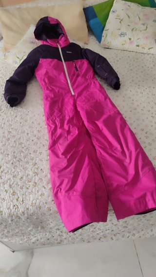 Mono de esquí rosa y morado. 10 años.  133-142cm