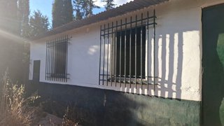 Parcela con dos naves,luz y agua