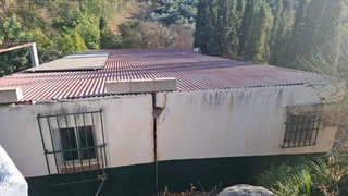 Parcela con dos naves,luz y agua
