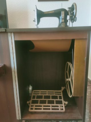 Máquina de coser Gritzner antigua