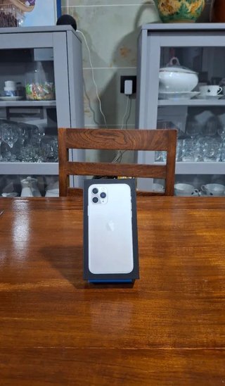 Caja iPhone 11 Pro plata
