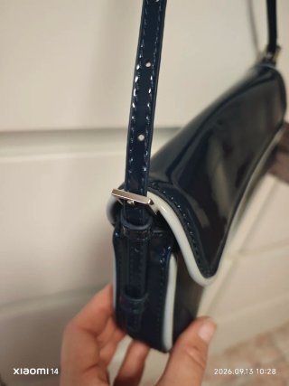 Bolso Zara charol azul y blanco
