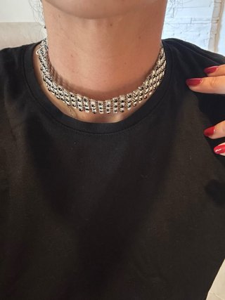 Collana con strass neri e bianchi