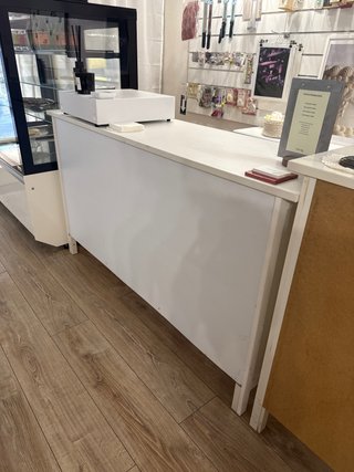 Cajonera blanca de madera
