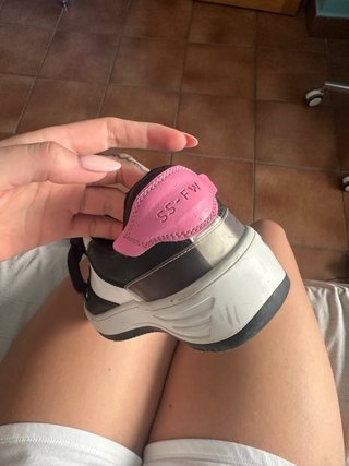 Zapatillas Bershka negras y blancas