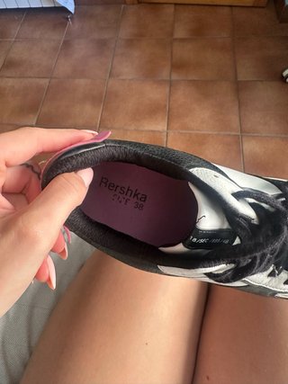 Zapatillas Bershka negras y blancas