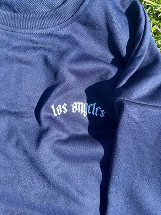 Sudadera azul con logo