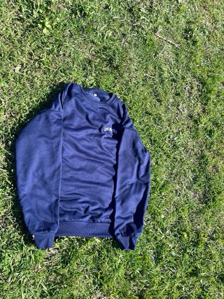 Sudadera azul con logo