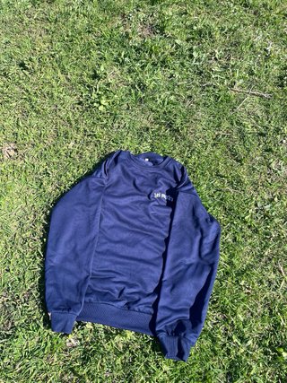 Sudadera azul con logo