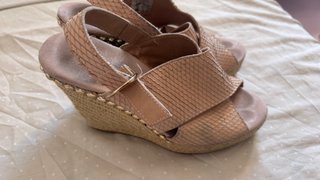 Sandalias cuña rosa nude piel serpiente