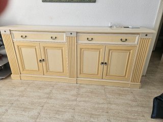 Mesa redonda y 4 sillas de madera