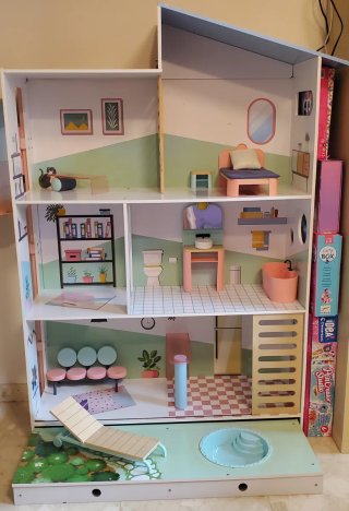 Casita de muñecas con accesorios
